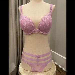 ❤️BRAND NEW NVR WORN UNIQUE GORGEOUS & SEXY VS BRA & PANTY SET IN LAVENDER!